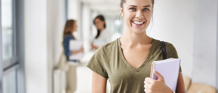 Studentin in der Uni im Osnabrücker Land
