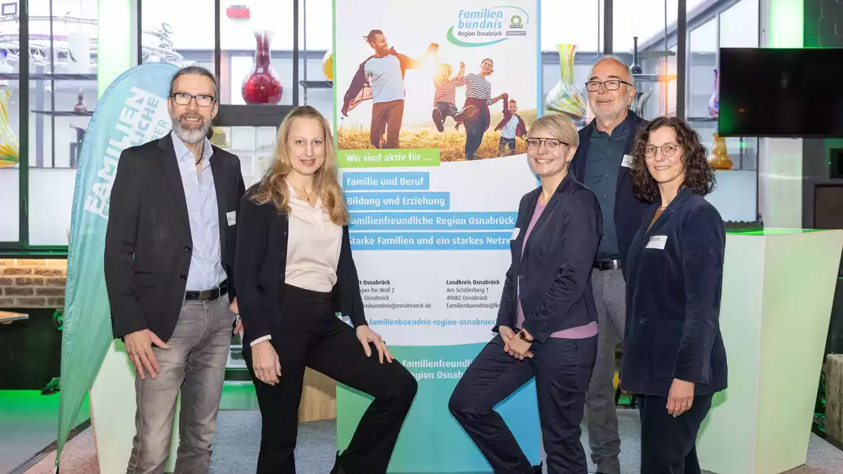 Landrätin Kebschull zeichnet Fachkräfte aus, Gruppenbild